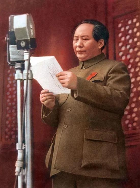 在经济效益和人民长远利益之间的抉择：对毛泽东时代新中国探索史的分析与思考